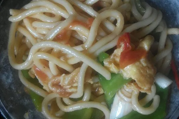 鸡蛋西红柿炒饸烙面图片